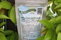Spirulina in bags of 100 gr under vacuum for better conservation.